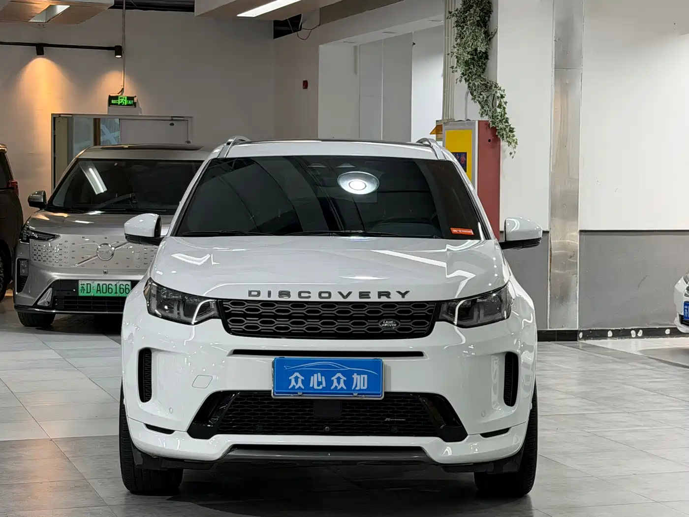 Land Rover Discovery Sport 2022 Model Facelift 249PS R-Dynamic SE Performance Tech Edition 5-seater фото 2