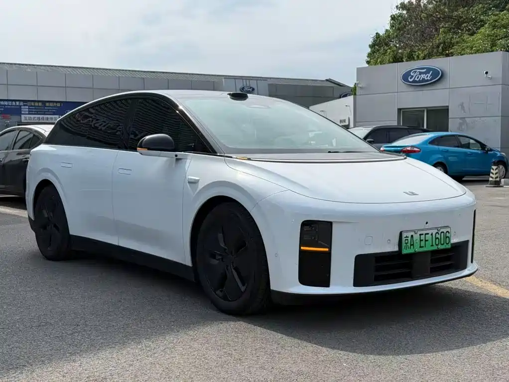 Photo 6 - Li Auto i6