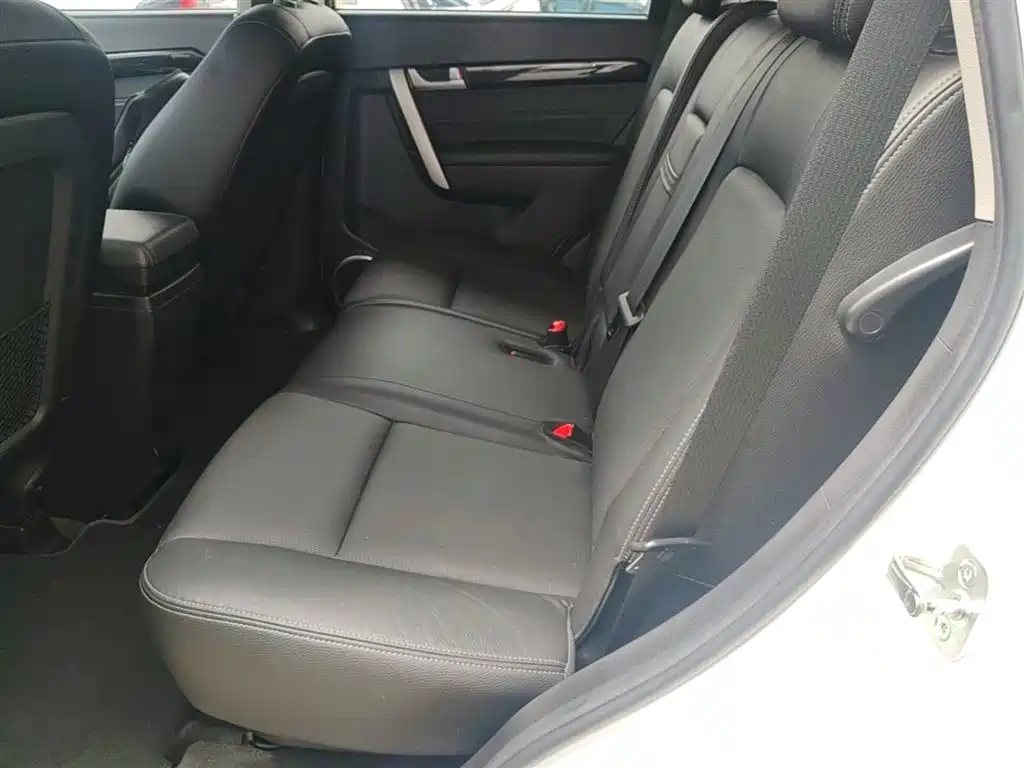 Chevrolet Captiva 2015 2.4L 2WD Urban Edition 7-seater фото 17