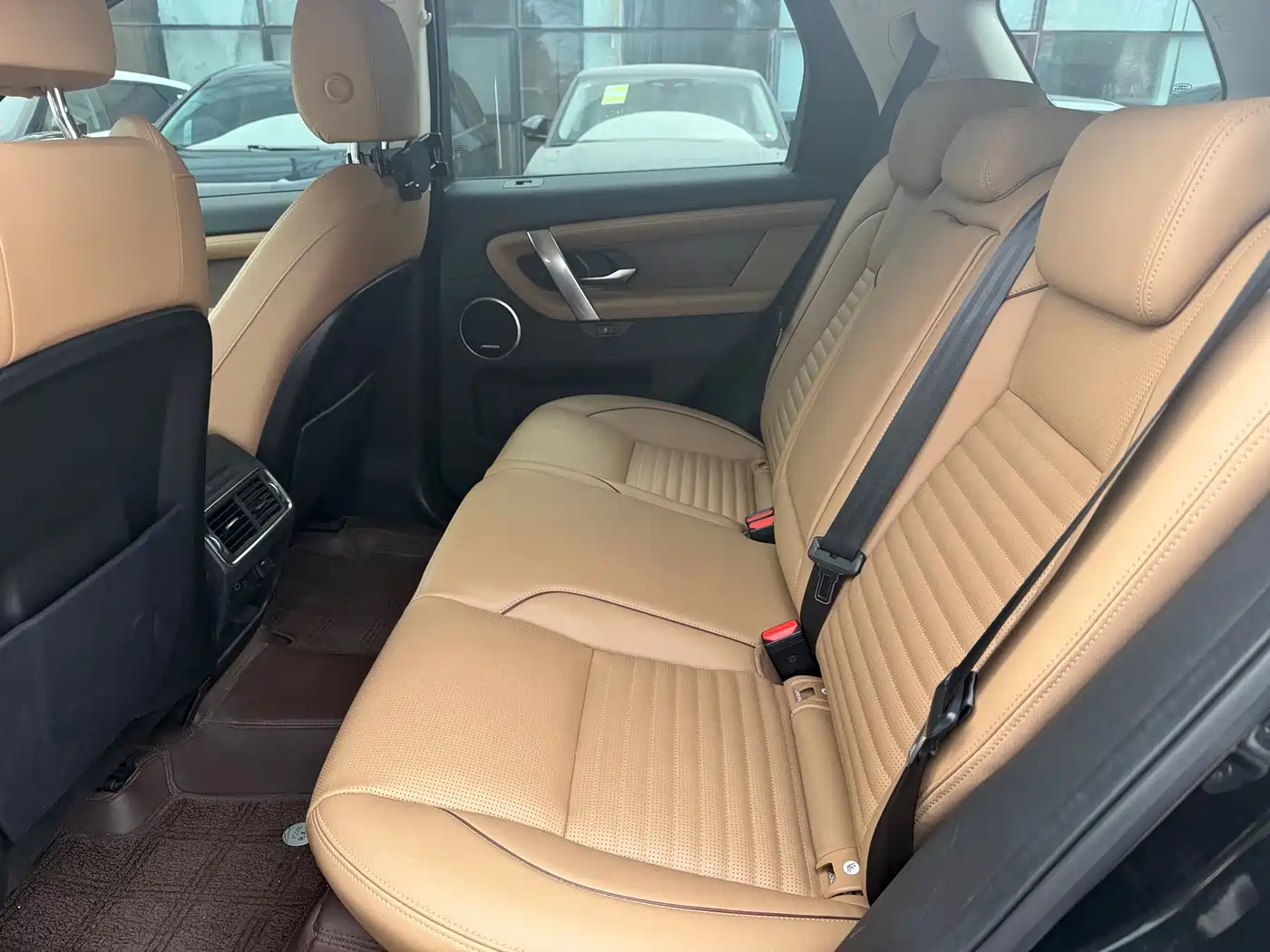 Land Rover Discovery Sport 2025 249PS Performance Tech Edition фото 7