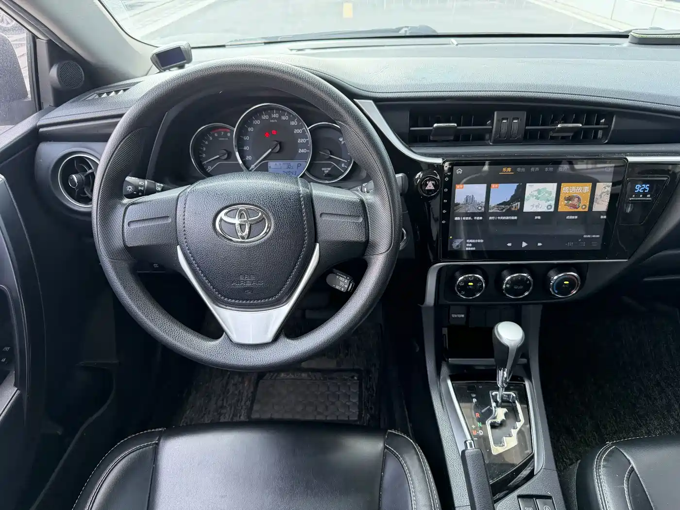 Toyota Corolla 2018 1.2T S-CVT GL Smart Edition фото 9
