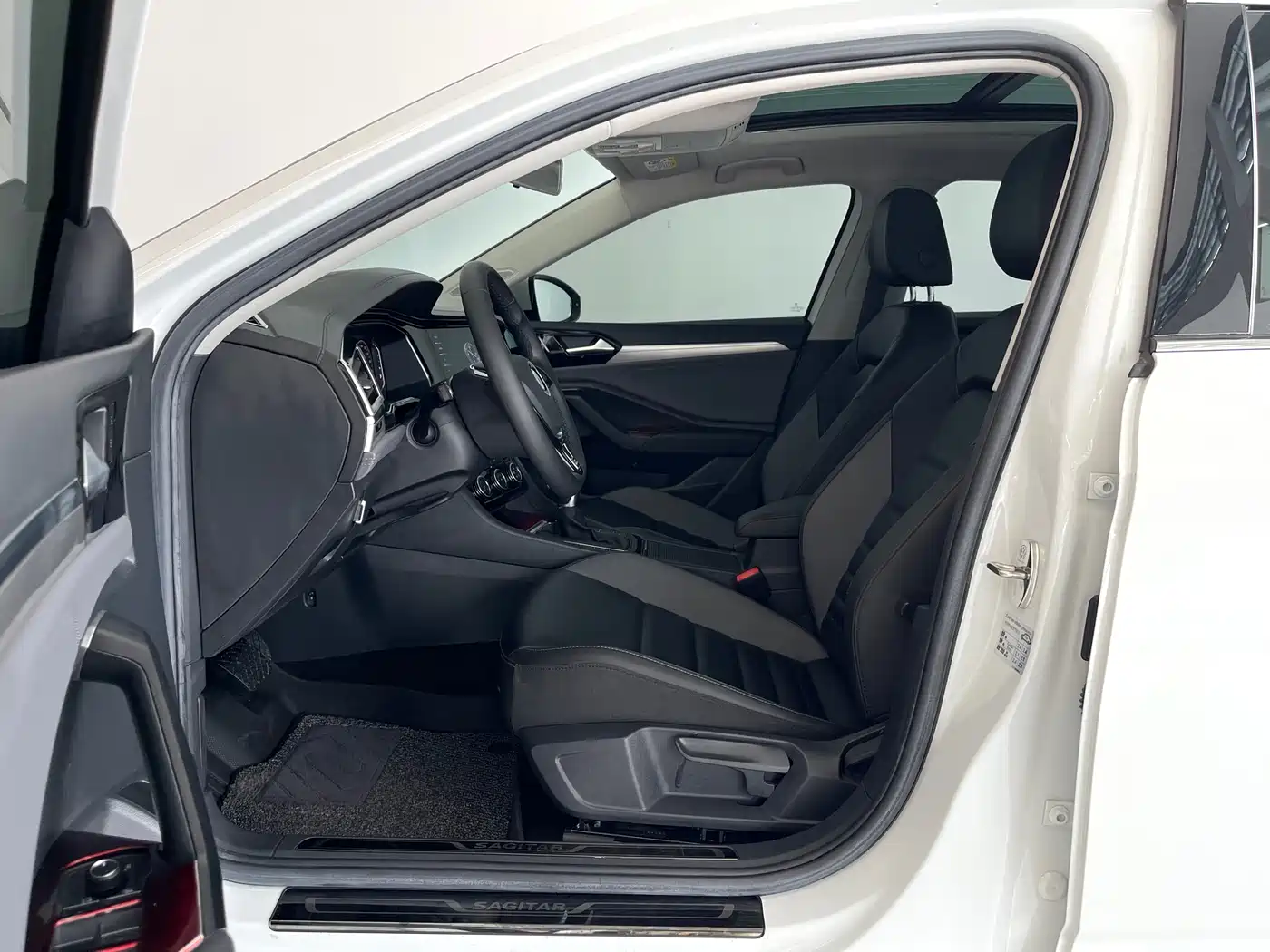 Volkswagen Sagitar 2022 280TSI DSG Surpassing Edition фото 16