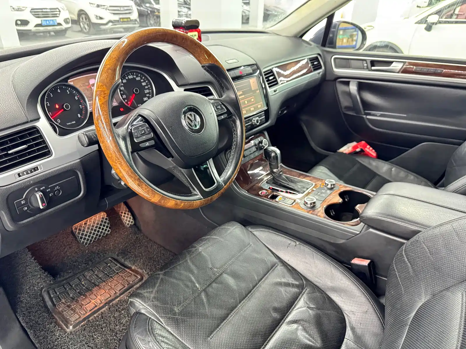 Фото 7 - Volkswagen Touareg