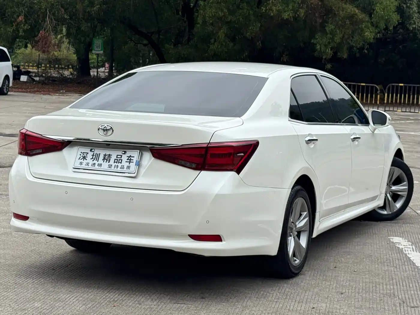 Toyota Crown 2015 2.5L Fashion Limited Edition фото 7
