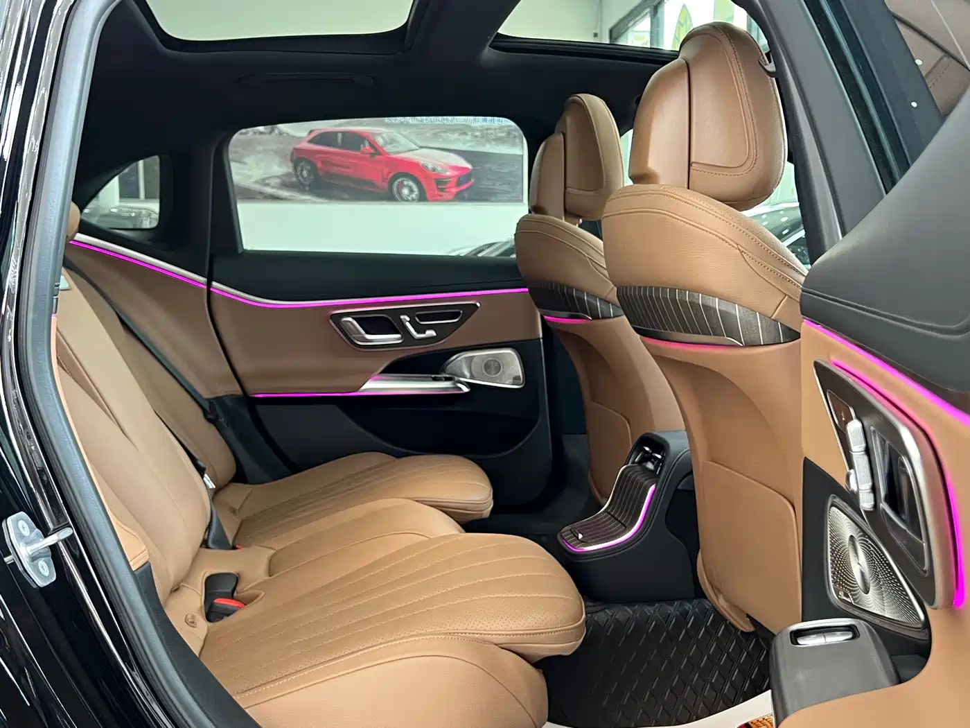 Mercedes-Benz E-Class 2024 Model E 300 L Luxury фото 8