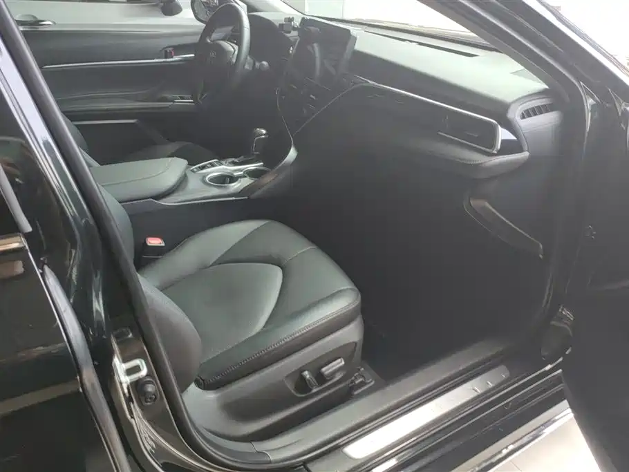 Toyota Camry 2023 2.5G Luxury Edition фото 8