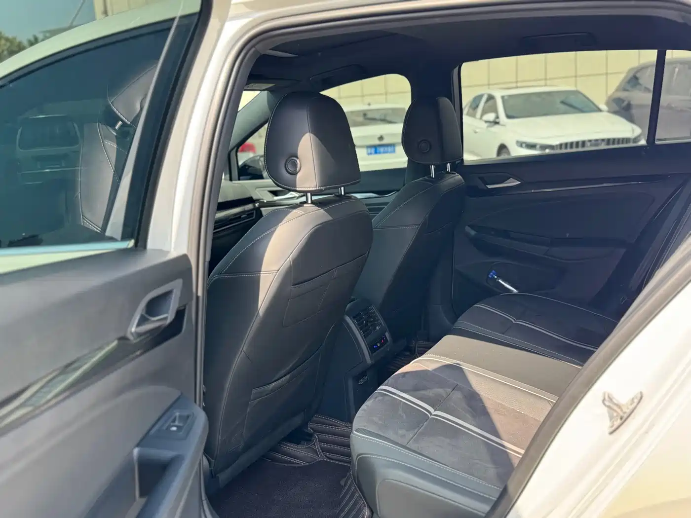 Volkswagen Golf 2023 Facelift 280TSI DSG R-Line Lite фото 5