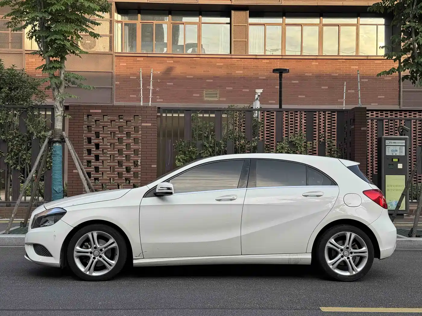 Mercedes-Benz A-Class (Import) 2013 A 180 Fashion фото 3