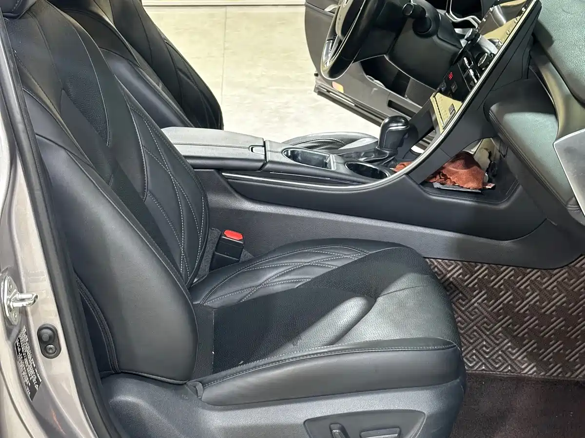 صورة 7 - Toyota Avalon