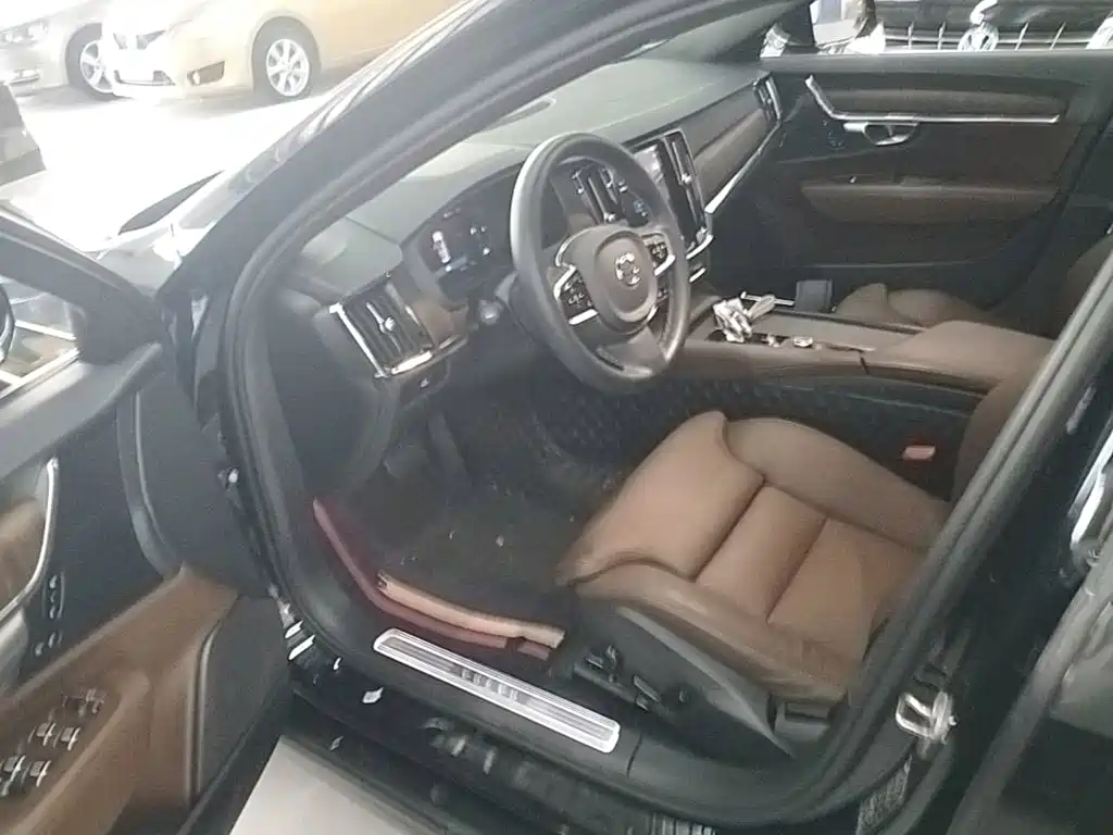 Фото 16 - Volvo S90