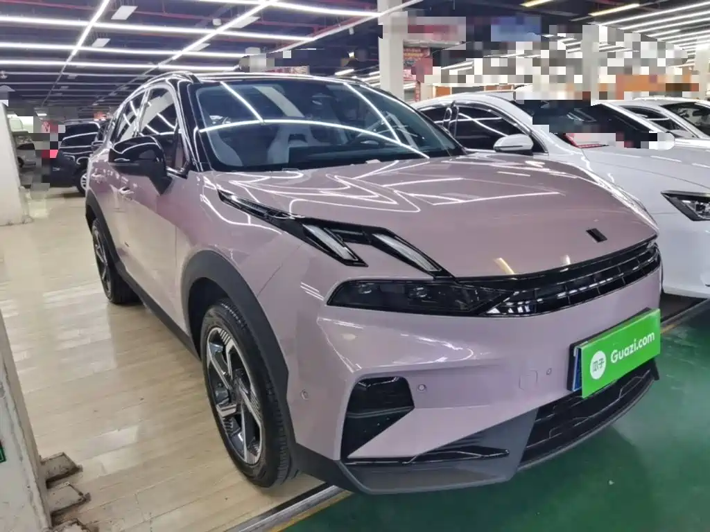 Photo 4 - Lynk & Co 06
