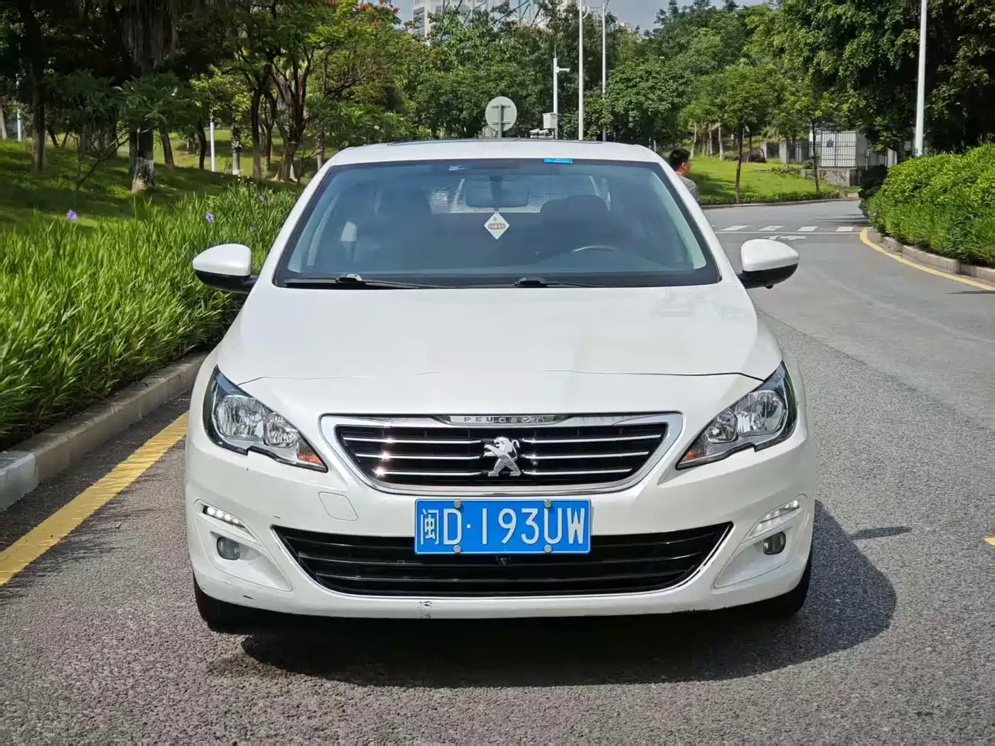 Peugeot 408 2015 Model 1.2T Automatic Luxury Edition фото 2