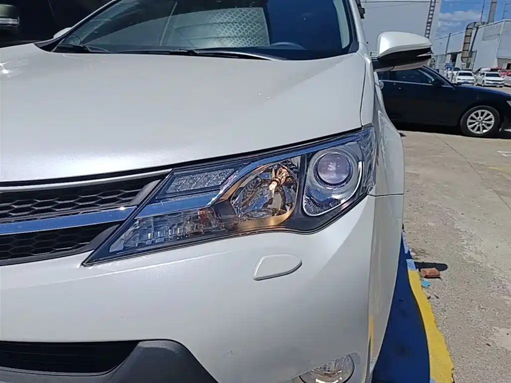 Toyota RAV4 Rongfang 2015 2.5L Automatic 4WD Elite Edition фото 18