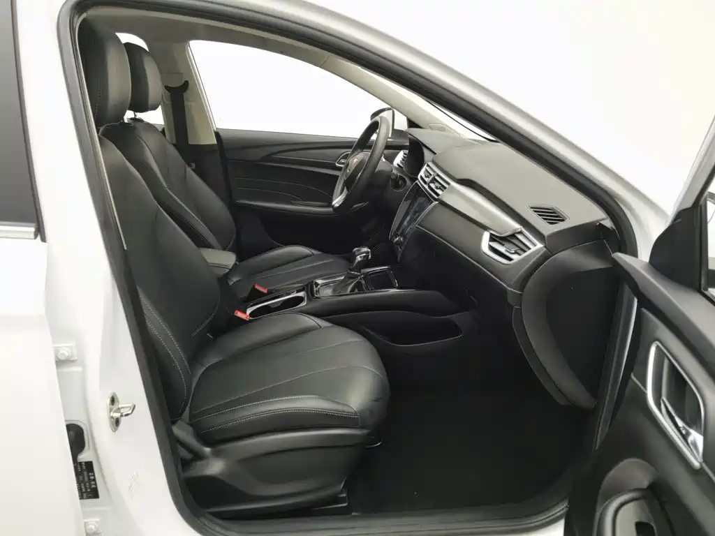 Фото 23 - Roewe i5