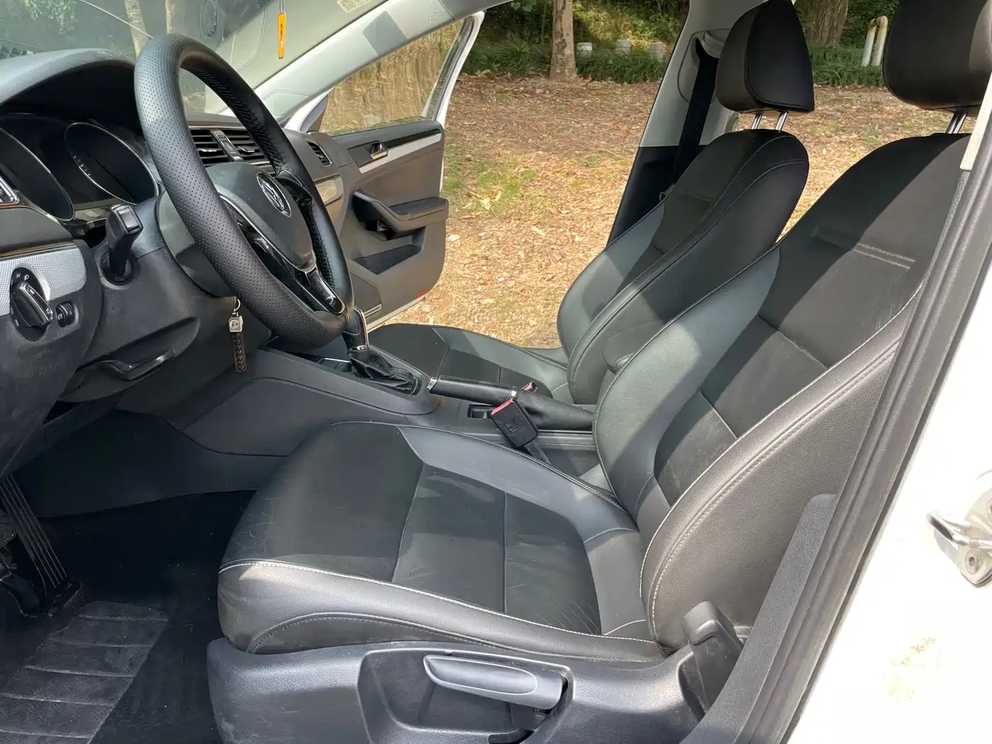 Volkswagen Sagitar 2015 230TSI Automatic Comfort фото 6