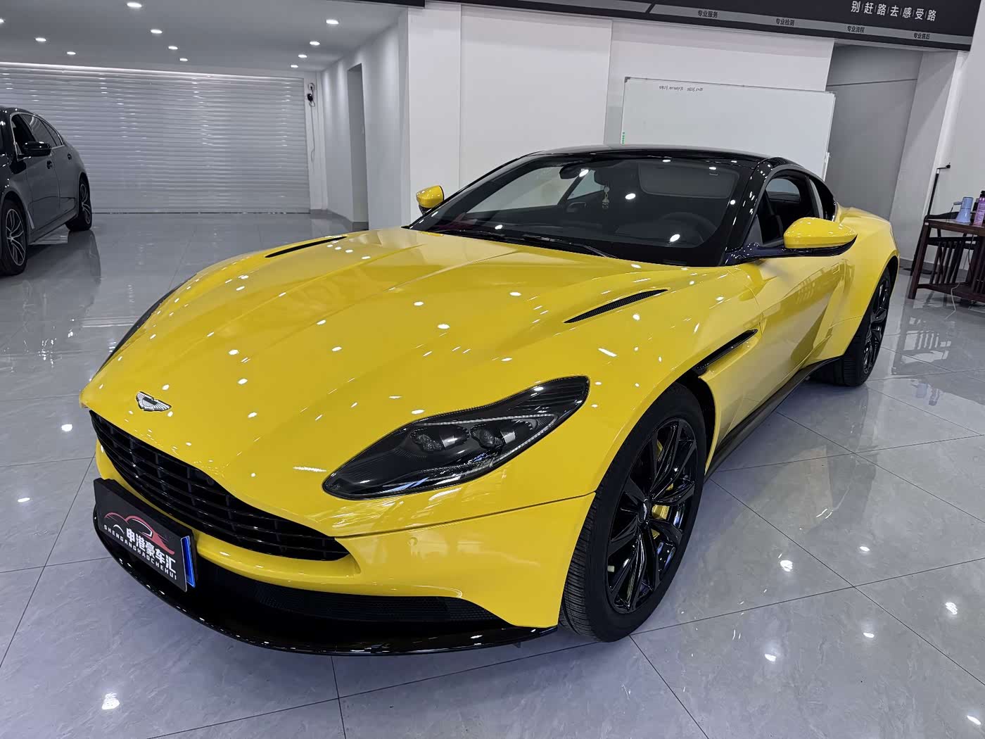 Aston Martin DB11
