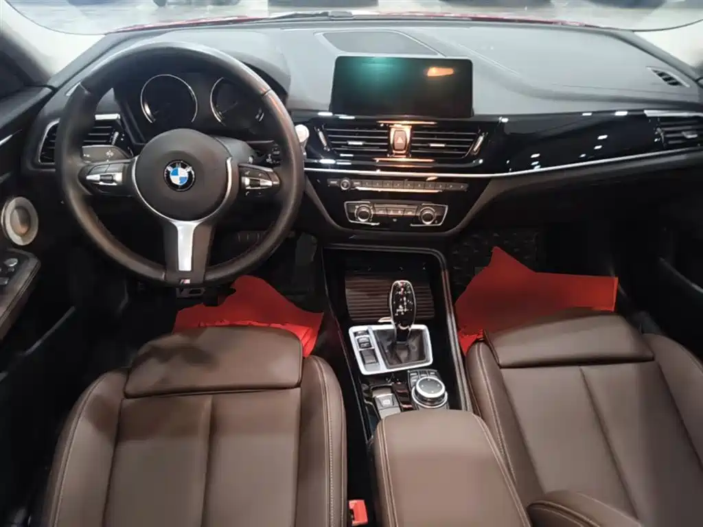 BMW 1 Series 2021 120i M Sport Shadow Edition фото 10