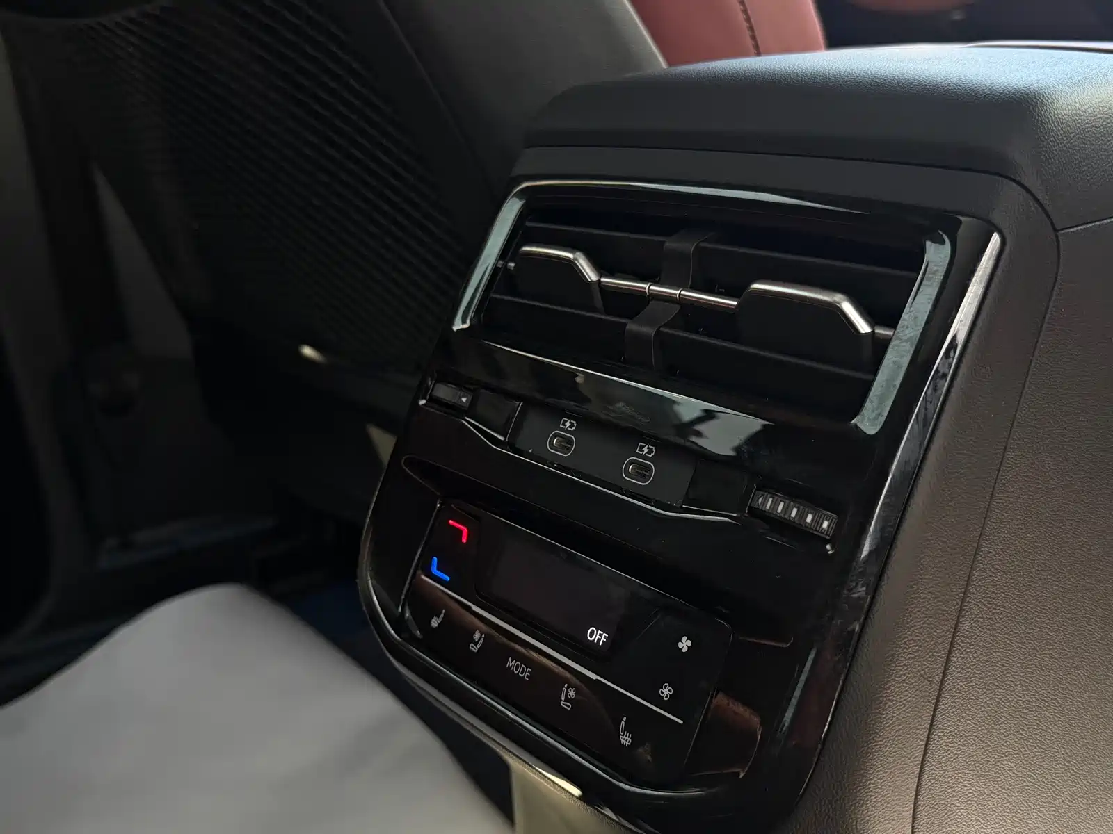 Photo 11 - Audi Q6