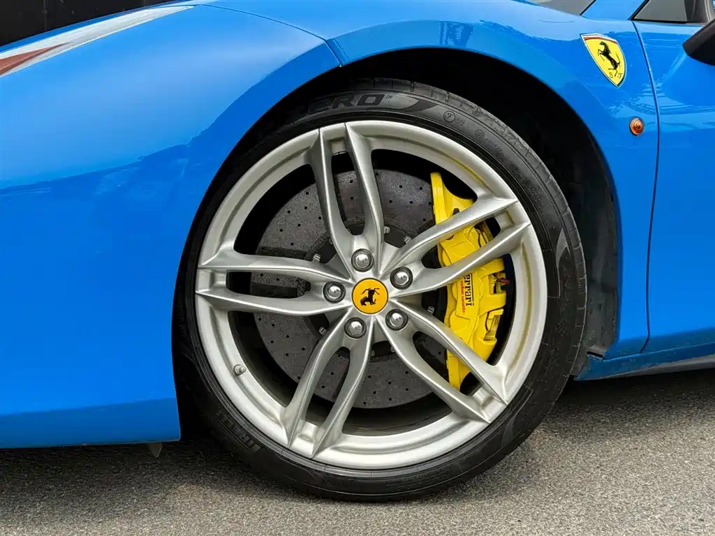 Ferrari 488 2019 2015 488 Spider