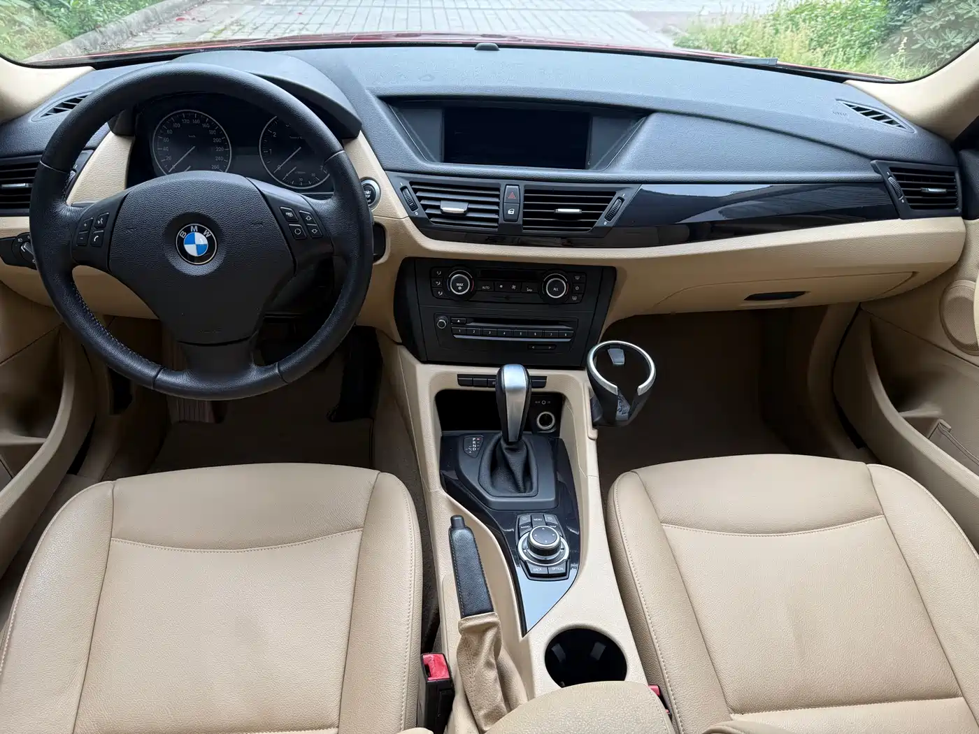 BMW X1 (Import) 2010 sDrive18i Luxury Model фото 6