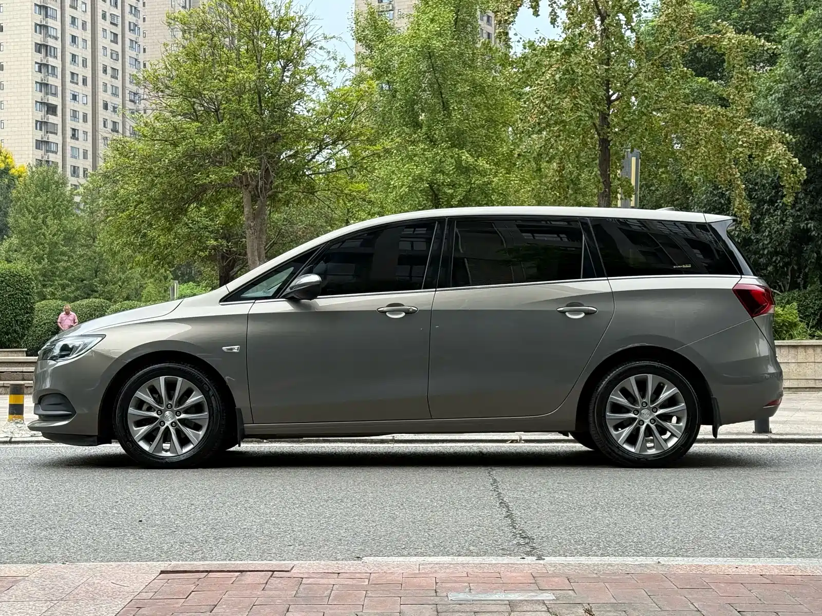 Фото 4 - Buick GL6