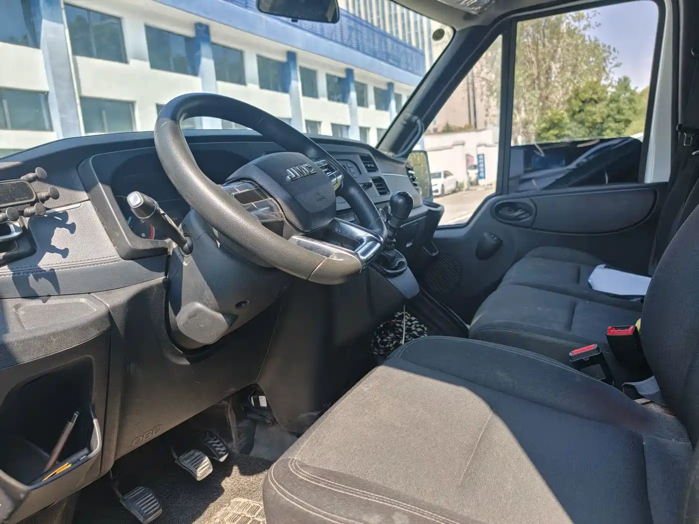 Jiangling JMC Fushun 2024 2023 2.0T Manual Short Wheelbase Medium Roof Business Version 7-Seater (Non-Operational)