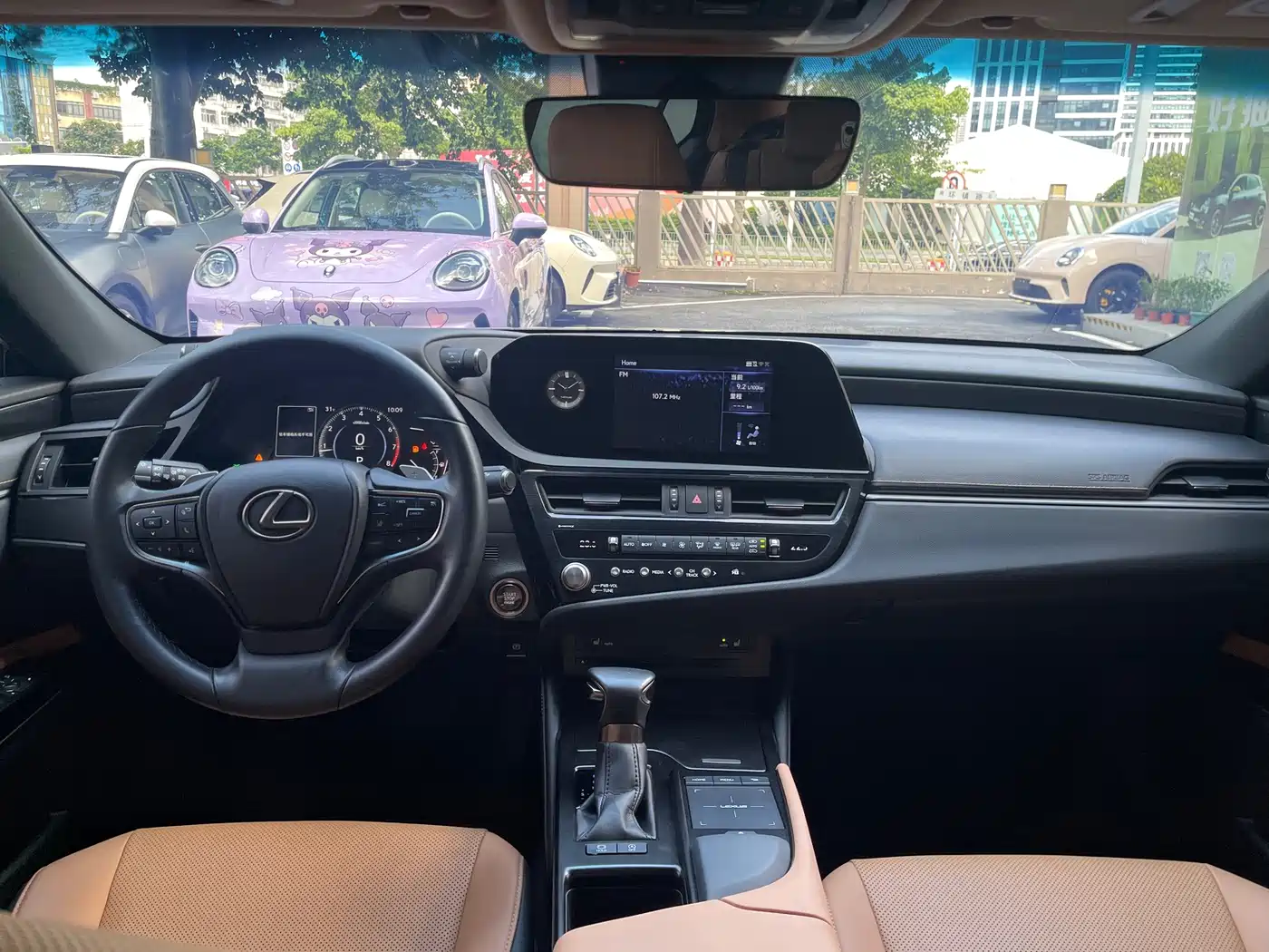 Photo 3 - Lexus ES