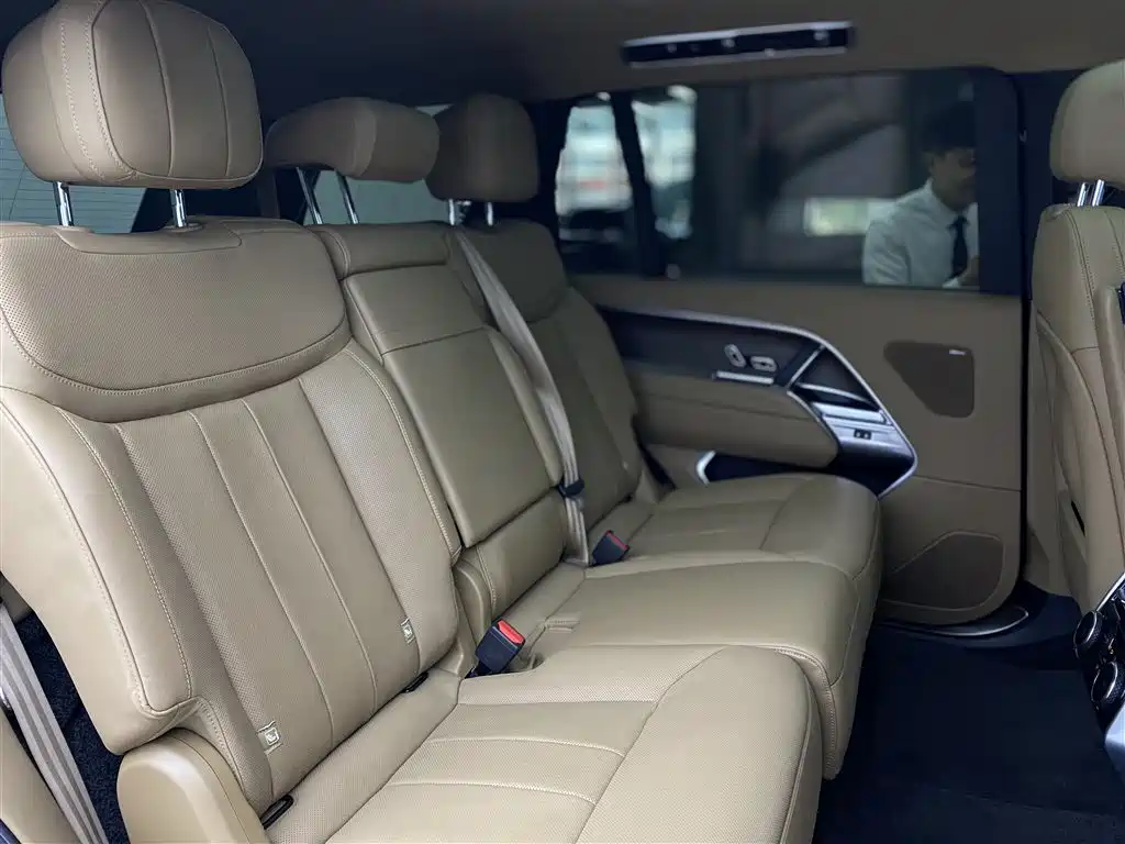Land Rover Range Rover 2024 3.0 L6 400PS Golden Age Extended 7-Seater фото 11