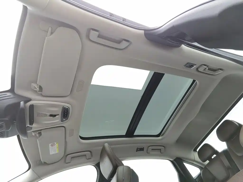 صورة 14 - Volvo S90