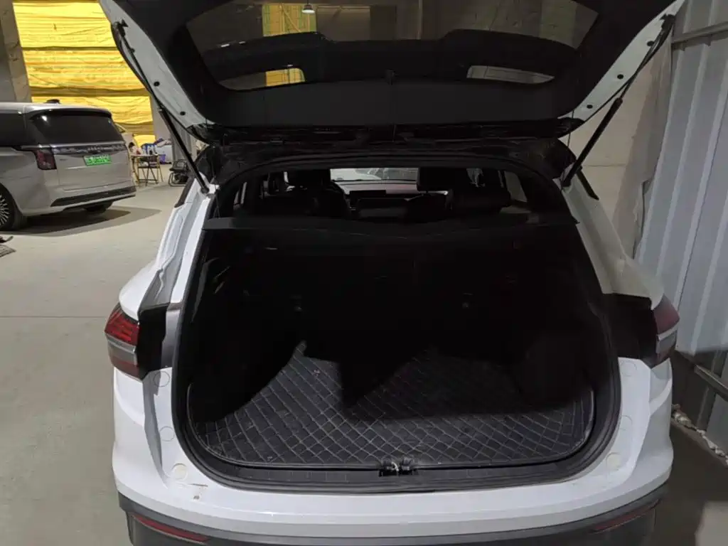 Фото 15 - Geely Coolray
