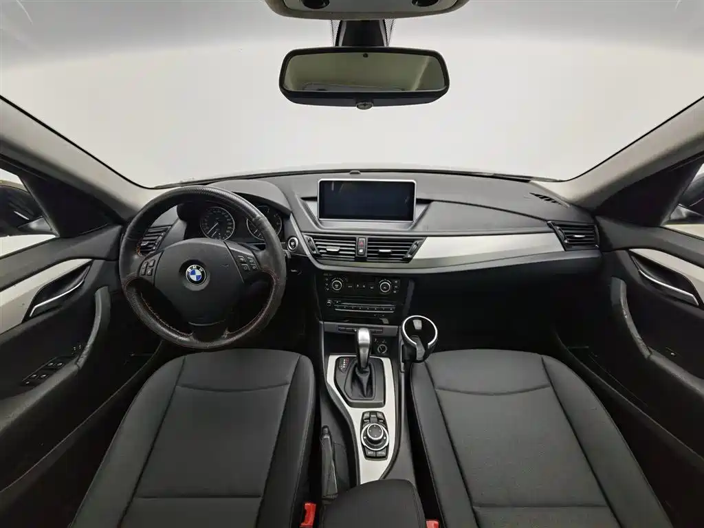BMW X1 2013 sDrive18i Leading фото 5