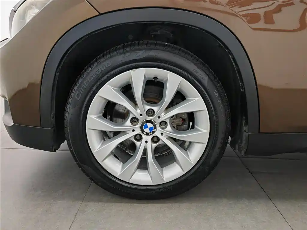 BMW X1 2013 sDrive18i Leading фото 17