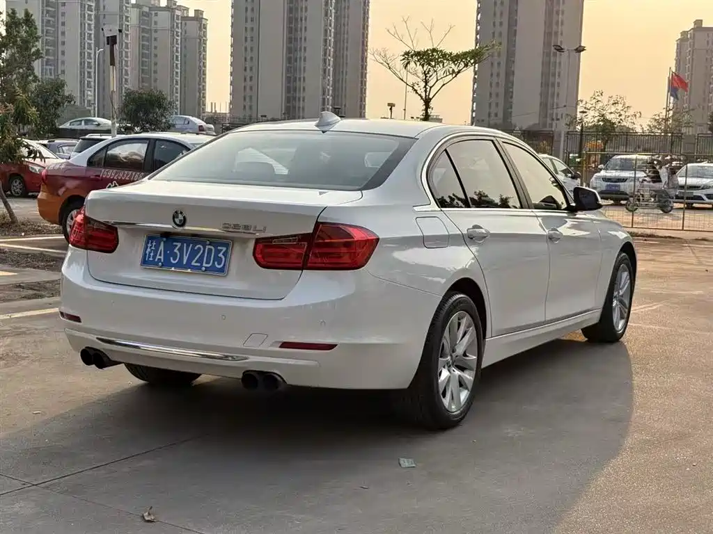 BMW 3 Series 2014 328Li Fashion фото 4