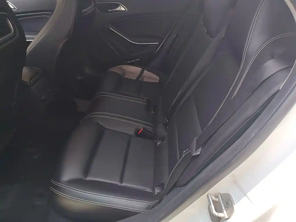 Mercedes-Benz GLA 2017 GLA 200 Dynamic фото 17