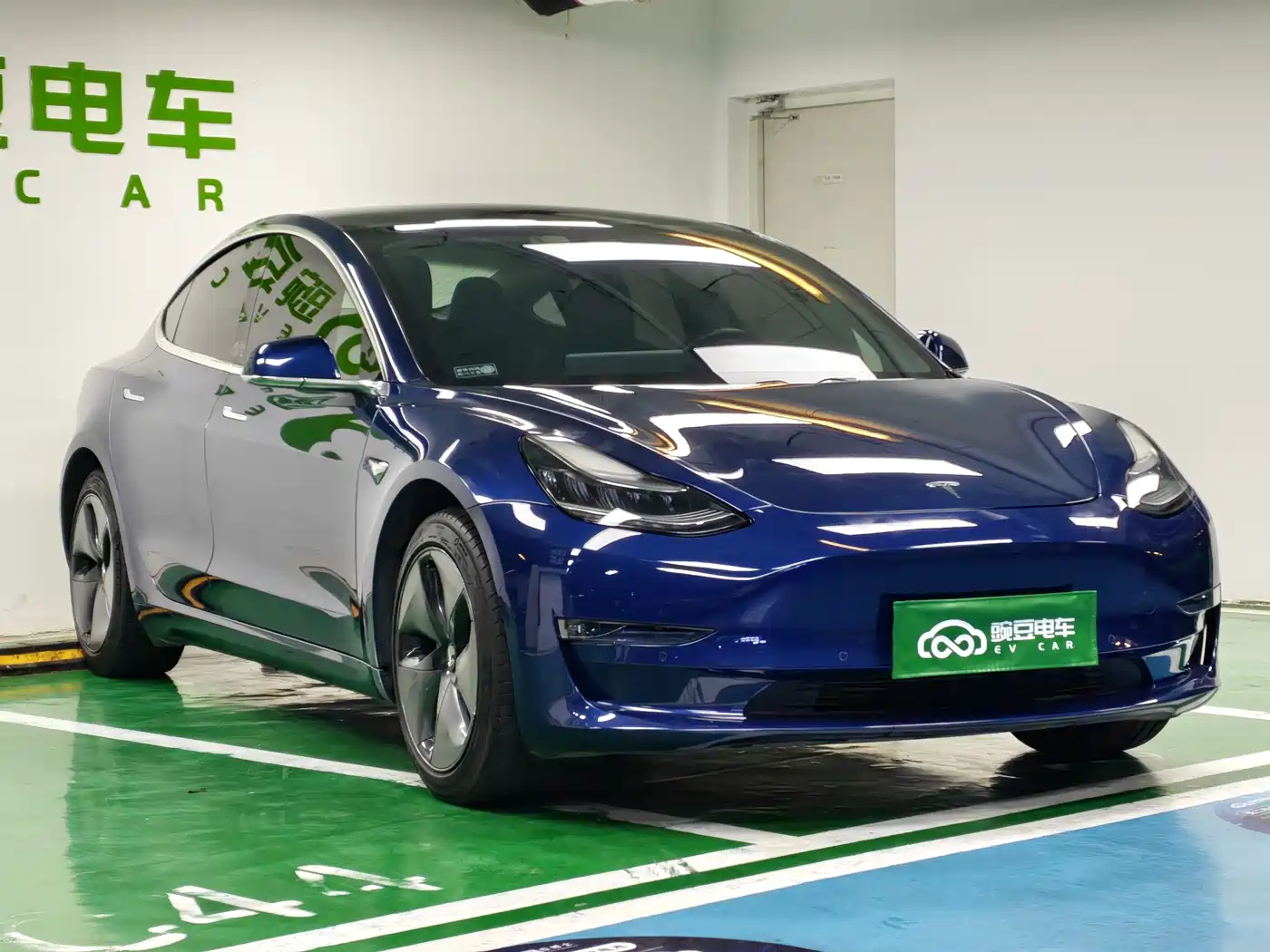 Tesla Model 3 (Import) 2019 2019 Long Range All-Wheel Drive Edition