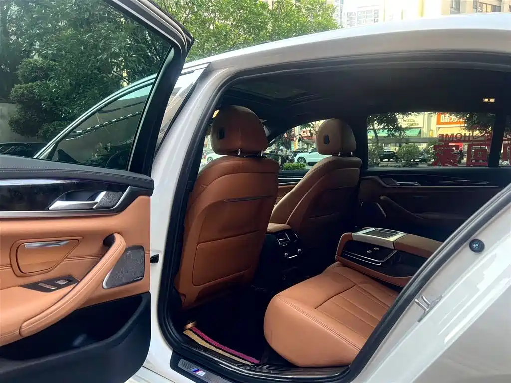 BMW 5 Series 2020 530Li Exclusive M Sport Package фото 8