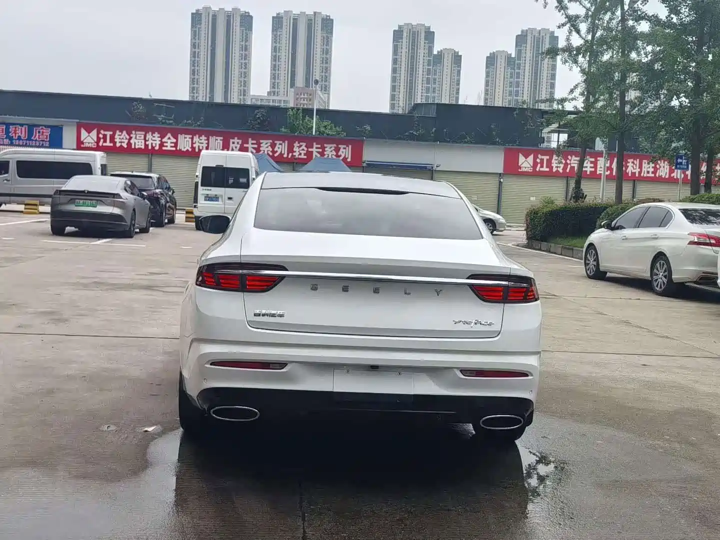 Фото 8 - Geely Preface