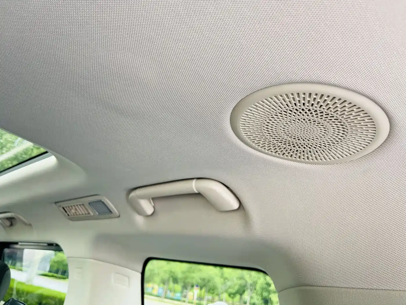 Hongqi HQ9 2023 2.0T Smart Connect Flag Enjoy Edition фото 18