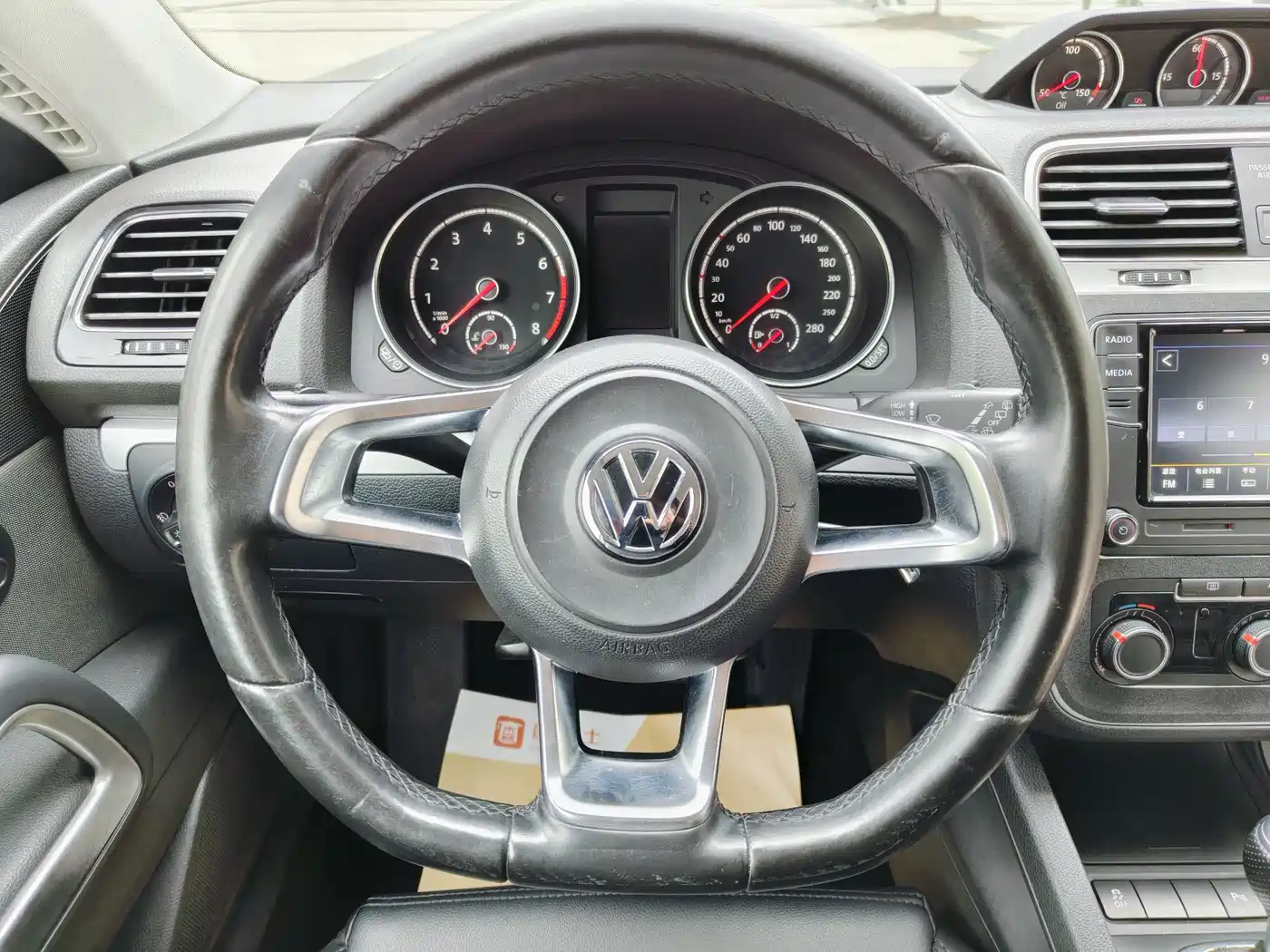 Volkswagen Scirocco 2015 1.4TSI Trend Edition фото 14