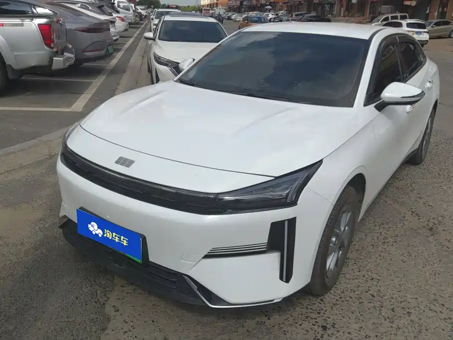 Geely Galaxy Galaxy L6 2025 2025 EM-i 60km Voyage Edition