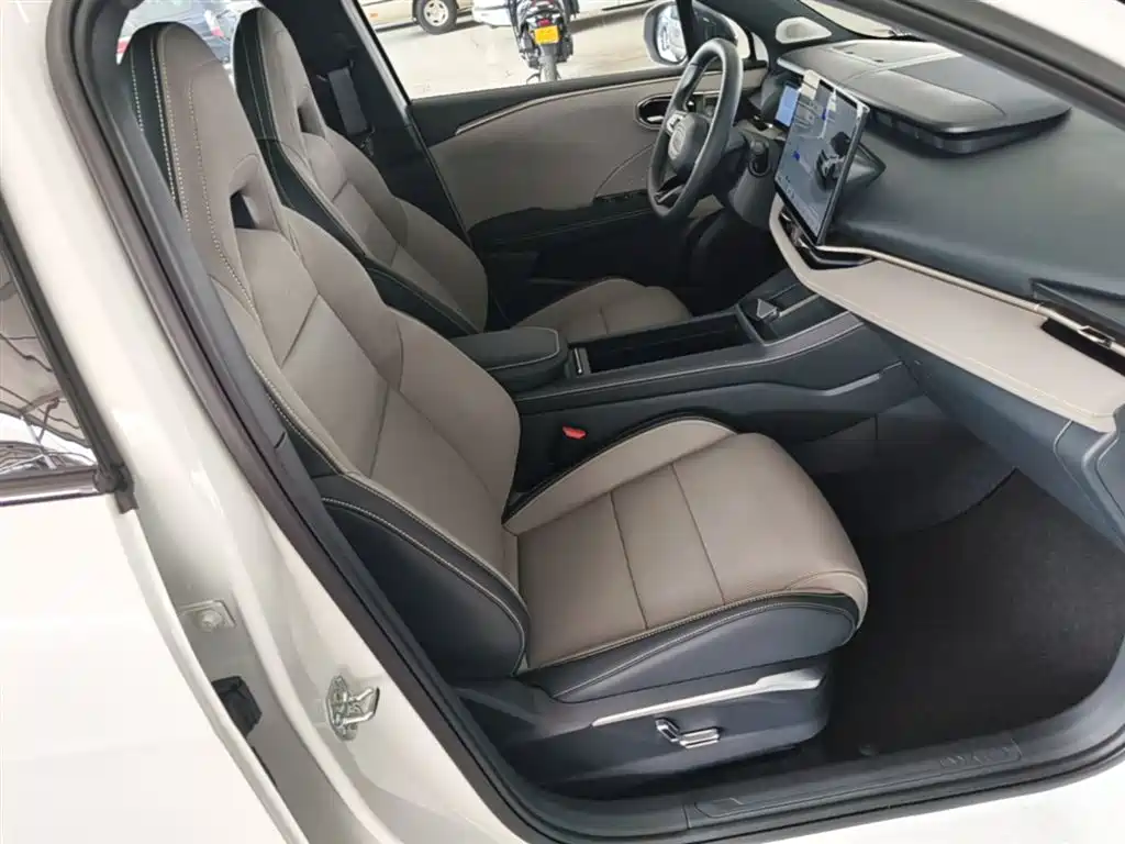 Lynk & Co 06 2026 Relive 1.5T Ultra фото 25