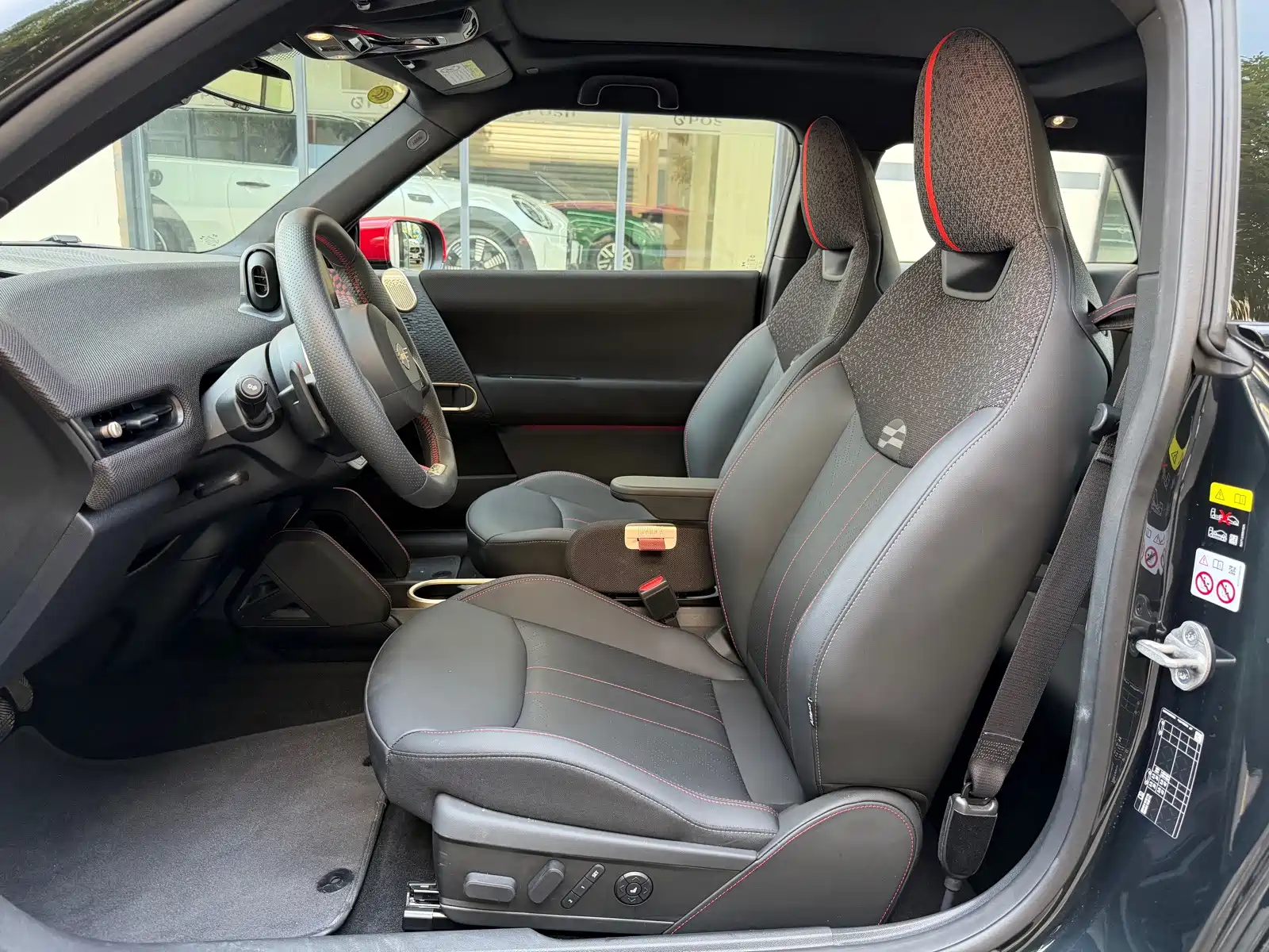 Photo 9 - MINI Electric MINI JCW