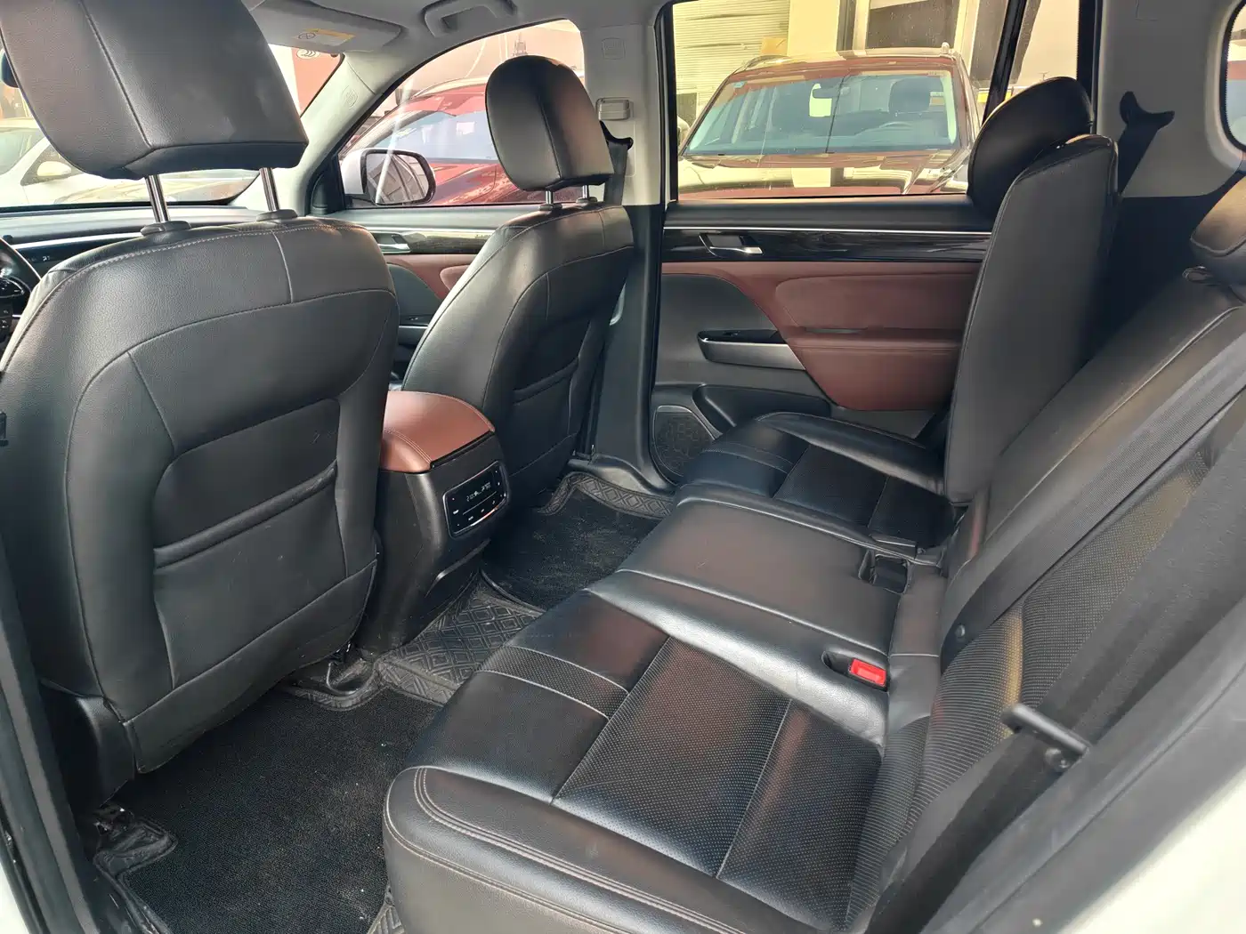 GAC Trumpchi Trumpchi GS8 2017 320T 2WD Luxury Smart Connect (7-seater) фото 5
