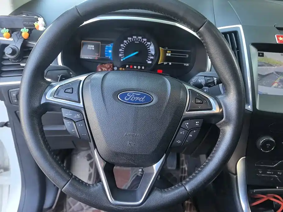 Фото 15 - Ford Edge