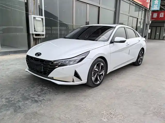 HYUNDAI ELANTRA