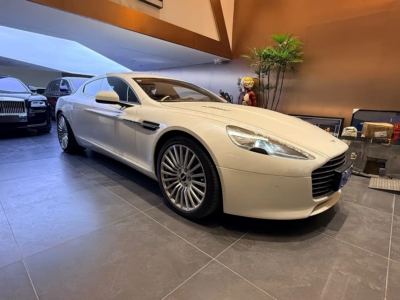 Aston Martin Rapide 2013 6.0L S фото 2