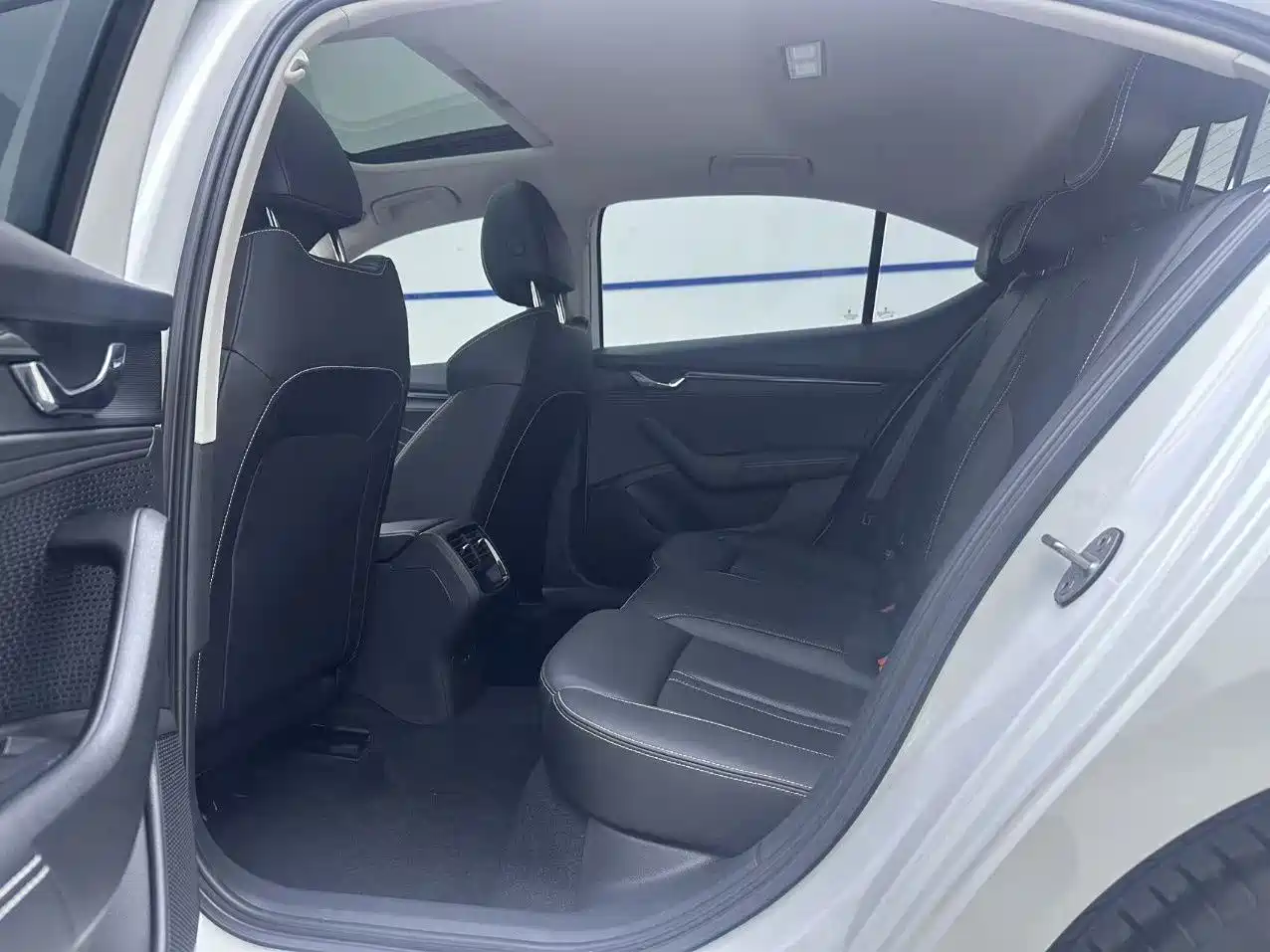 Škoda Octavia 2023 Facelift PRO TSI280 Premium Edition фото 11