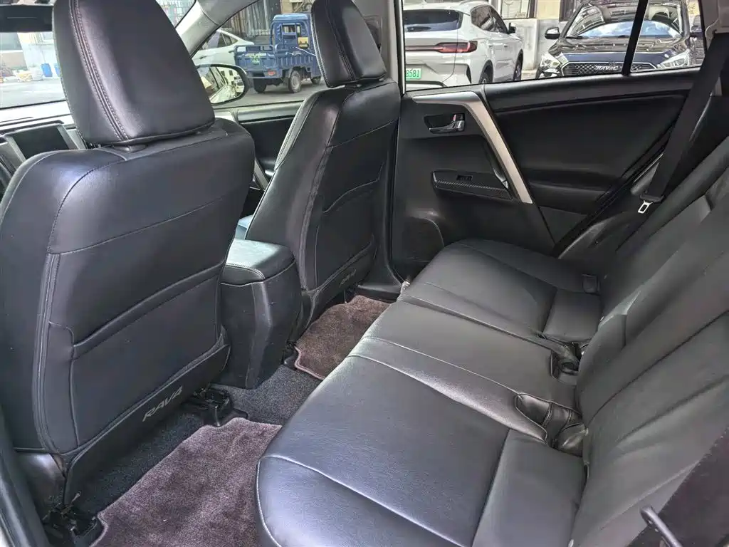 Toyota RAV4 Rongfang 2015 2.0L CVT 4WD Pioneer Edition фото 8