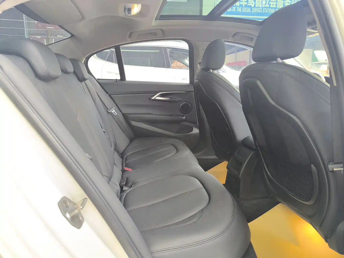 BMW 1 Series 2018 118i Sport Edition фото 7