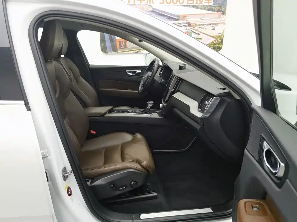 Фото 23 - Volvo XC60